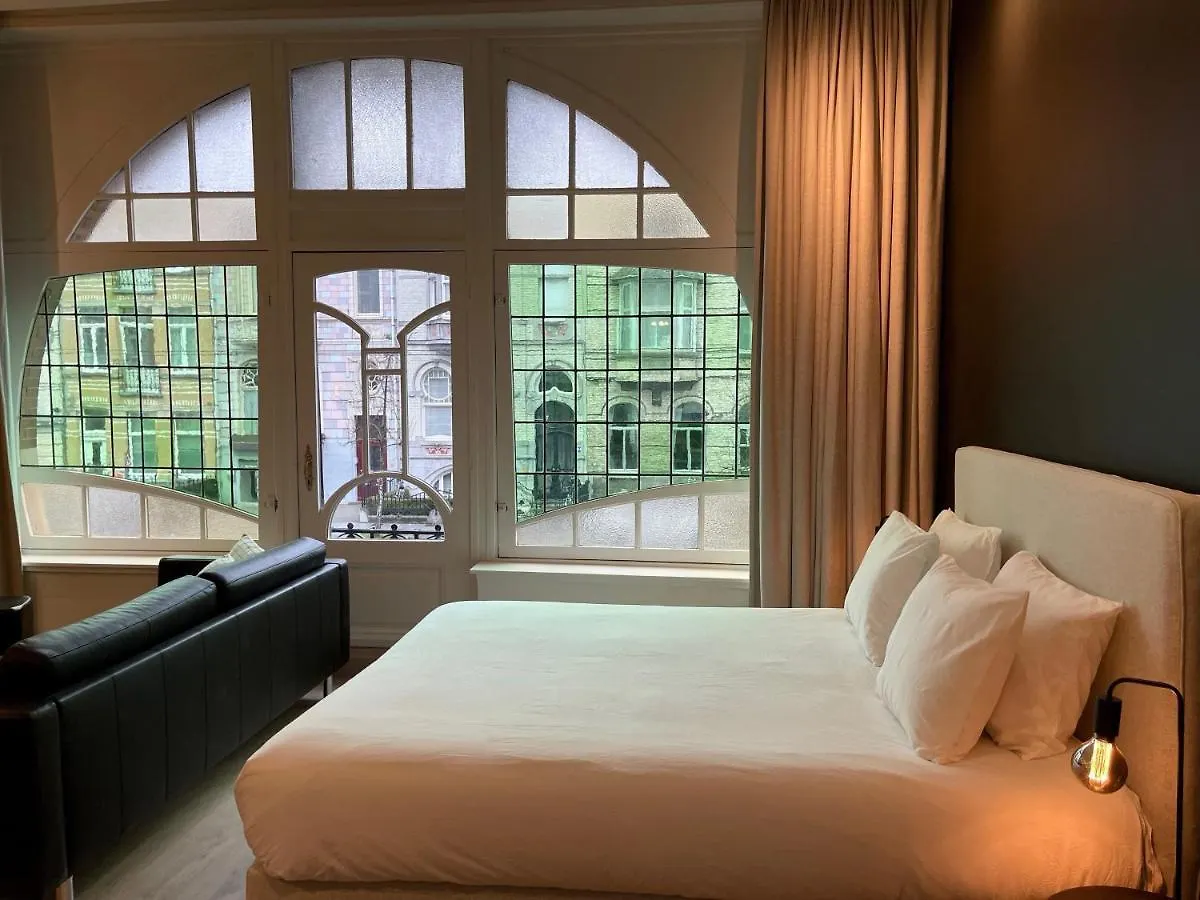 3 Bedroom Art-Nouveau Apartment With Free Parking Gent
