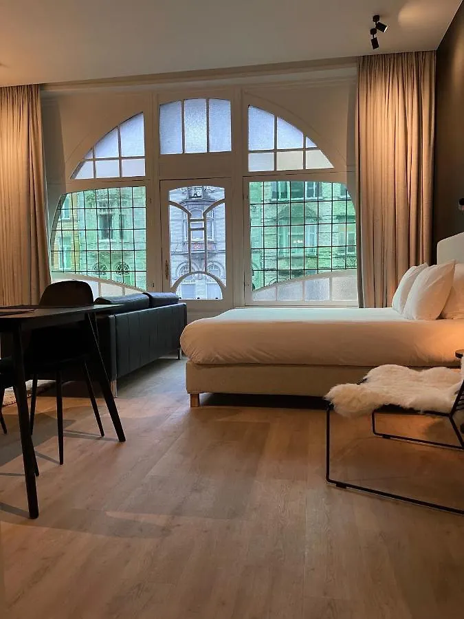 3 Bedroom Art-Nouveau Apartment With Free Parking Gent