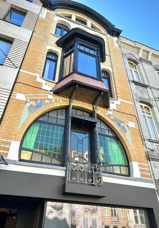 3 Bedroom Art-Nouveau Apartment With Free Parking Gent